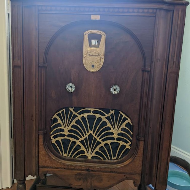 Deco Shells - Art Deco wooden inlay / onlay