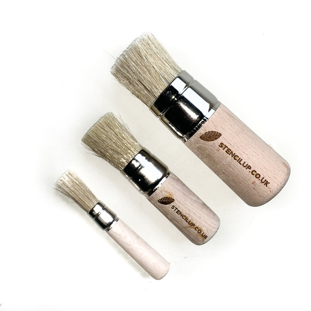 Set of three l Flat bristled stencil brushes